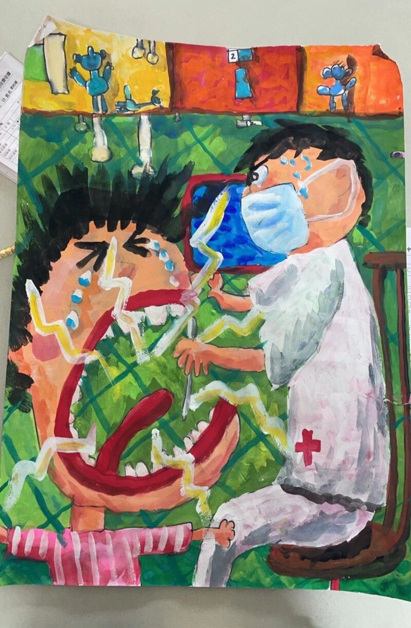 vẽ tranh về nghề bác sĩ mẫu giáo 