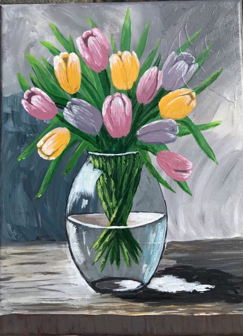 Tranh tĩnh vật bình hoa tulip trên bàn học