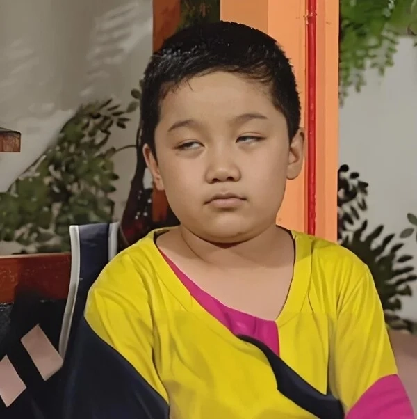 meme liếc hài
