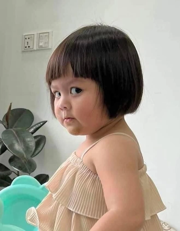 meme liếc nhìn
