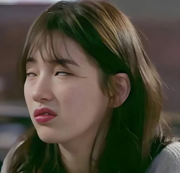 meme liếc trending