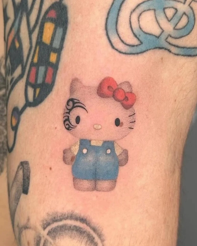 Hình xăm Hello Kitty ngầu mặt sẹo phong cách giang hồ