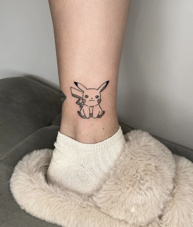 Hình xăm pikachu ở cổ chân