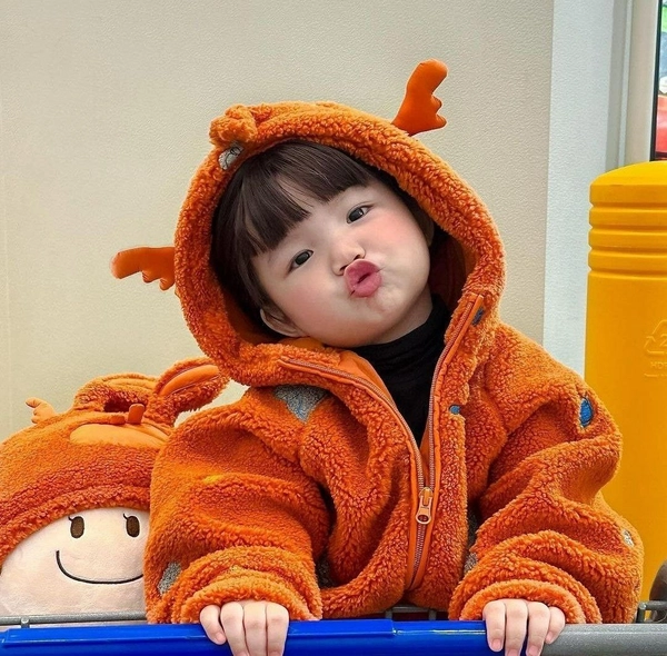 ảnh meme em bé dễ thương