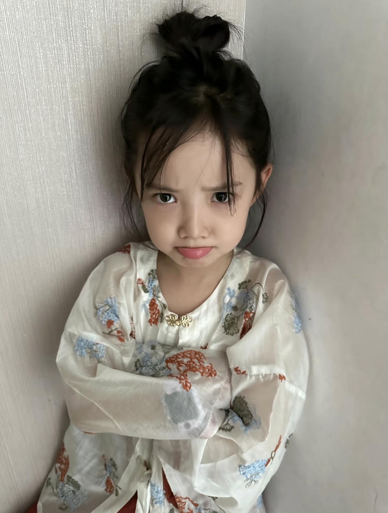 đáng yêu từ ánh mắt meme dỗi