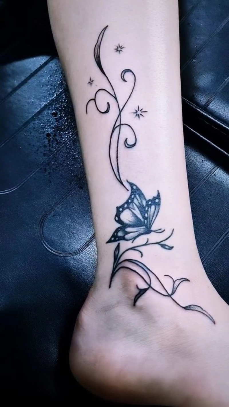 hình xăm bướm ở chân