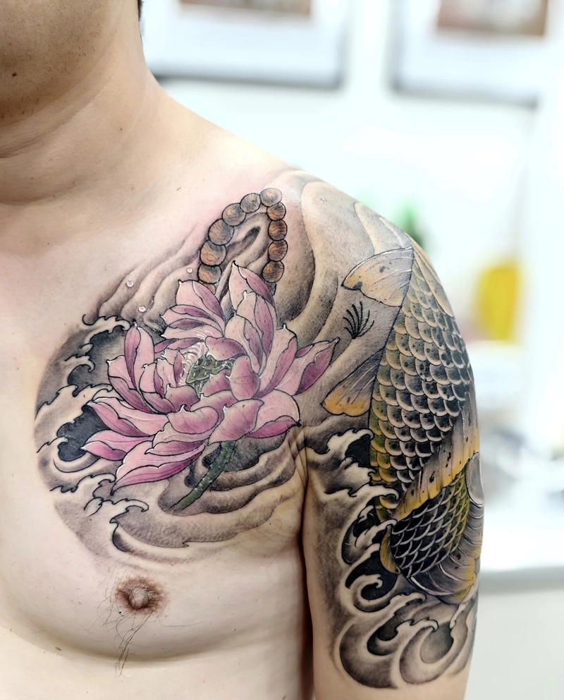 hình xăm cá chép hoa sen ở tay