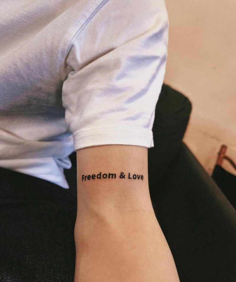 hình xăm chữ cánh tay nam