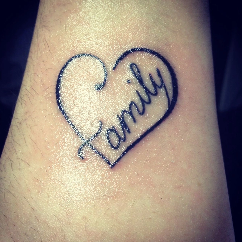 hình xăm chữ family đẹp cho nữ