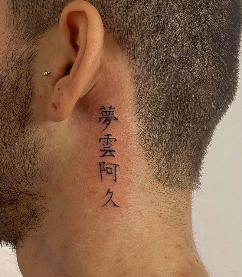 hình xăm chữ ở cổ nam đẹp