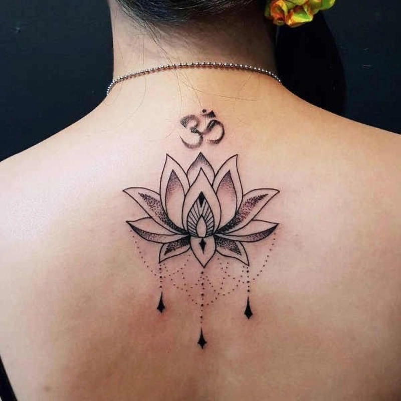 hình xăm chữ om hoa sen