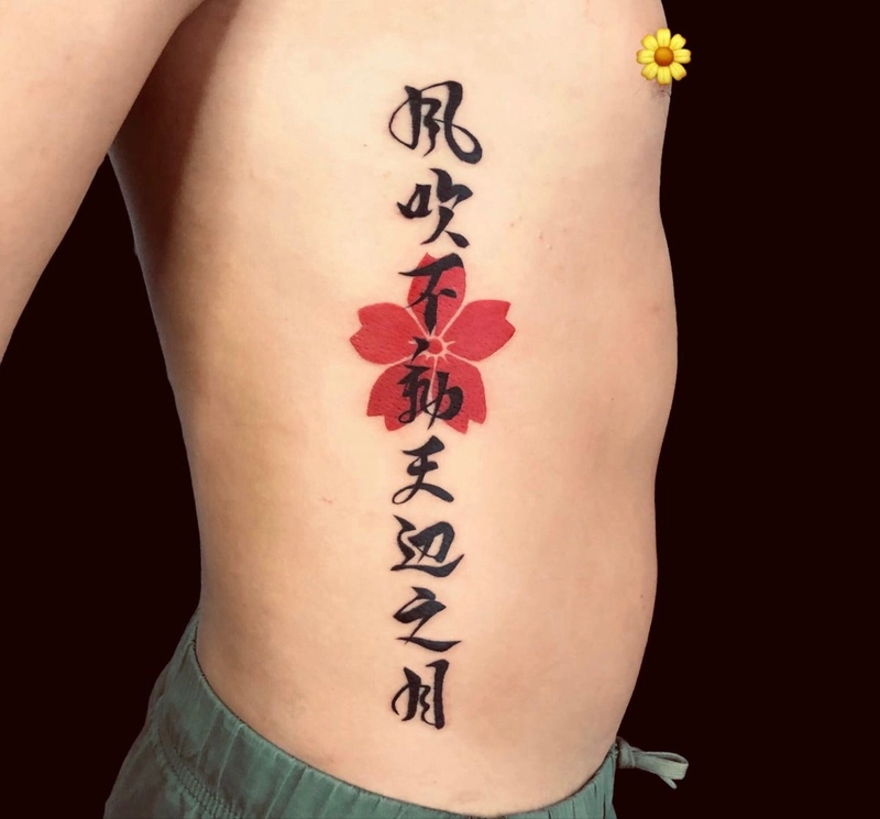 hình xăm chữ trung quốc ở sườn