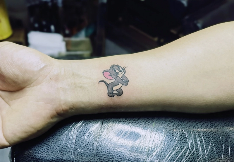 hình xăm chuột jerry đơn giản