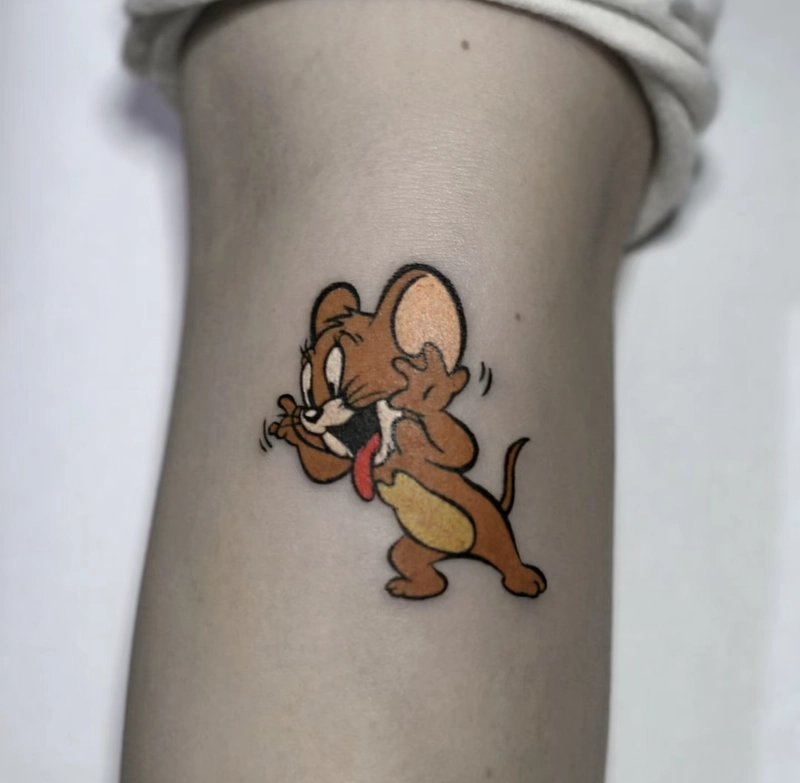 hình xăm chuột jerry hài hước