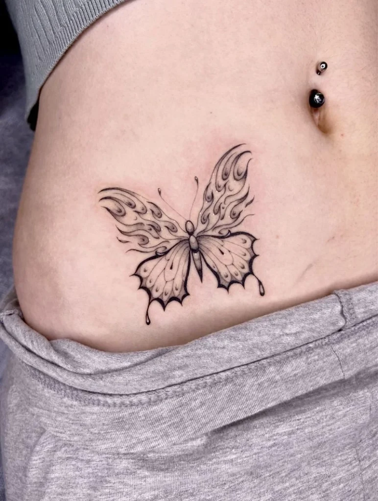 hình xăm con bướm ở bụng