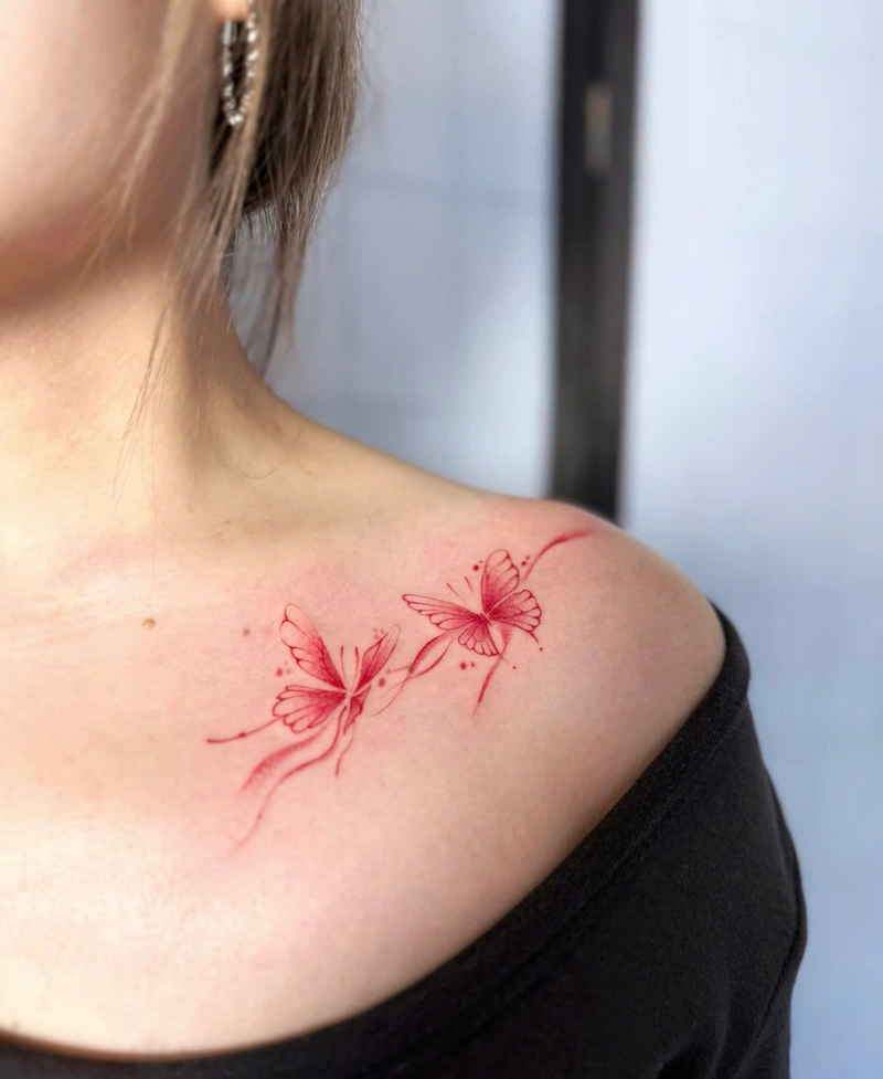 hình xăm con bướm ở vai