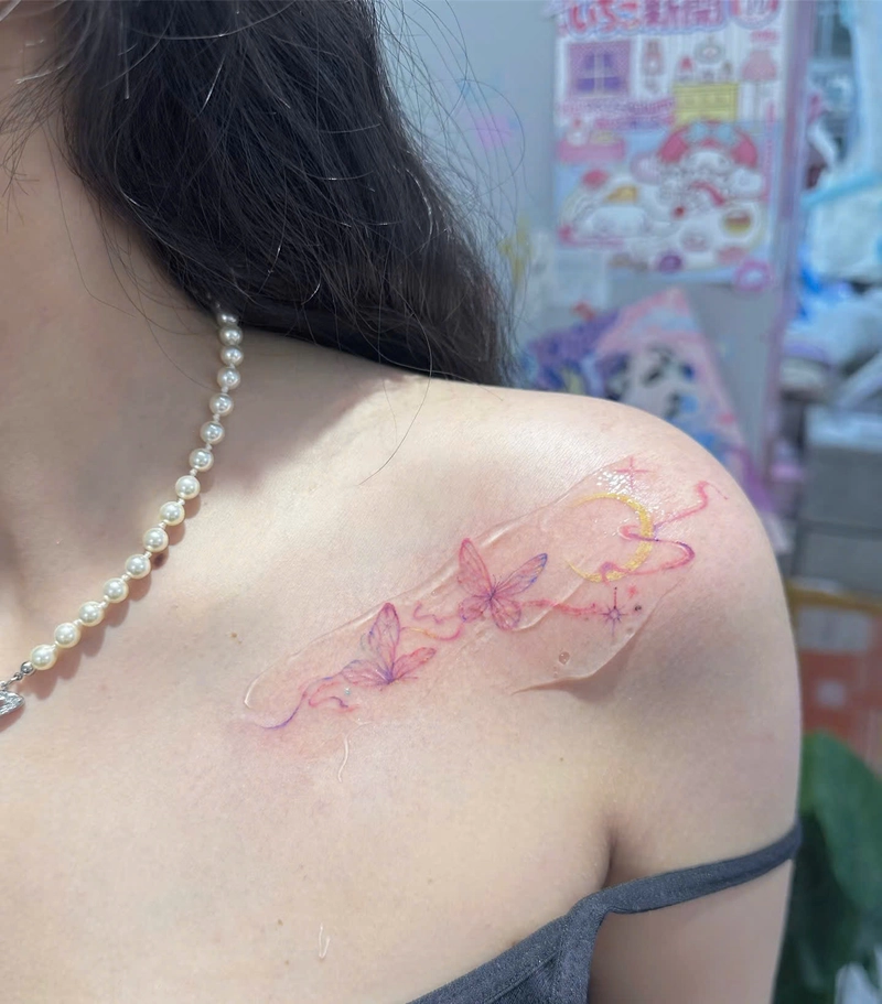 hình xăm con bướm trên vai