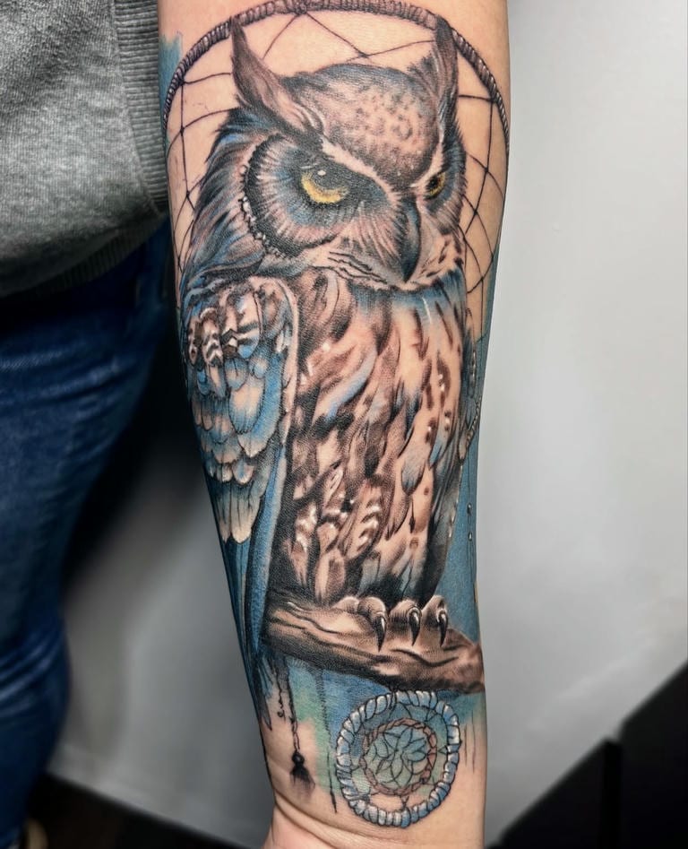 hình xăm cú mèo mắt phát sáng