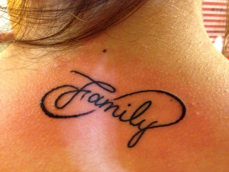 hình xăm family ở lưng