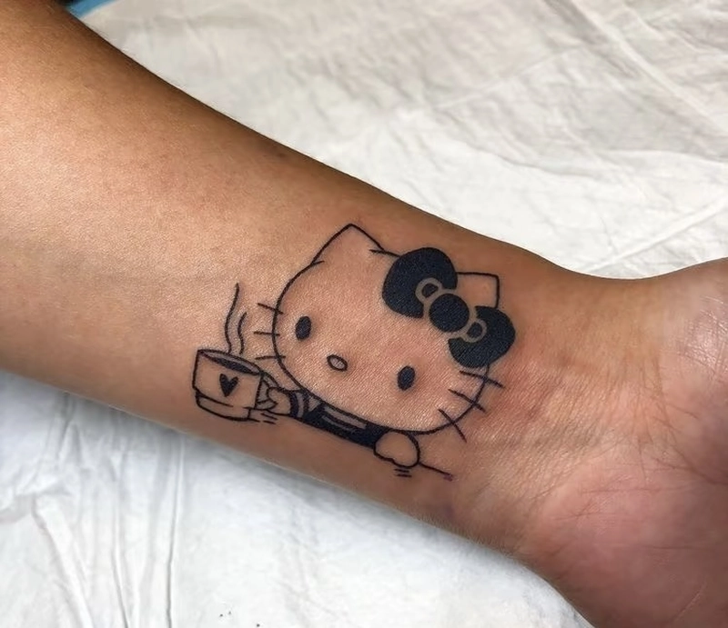 hình xăm hello kitty ở cổ tay