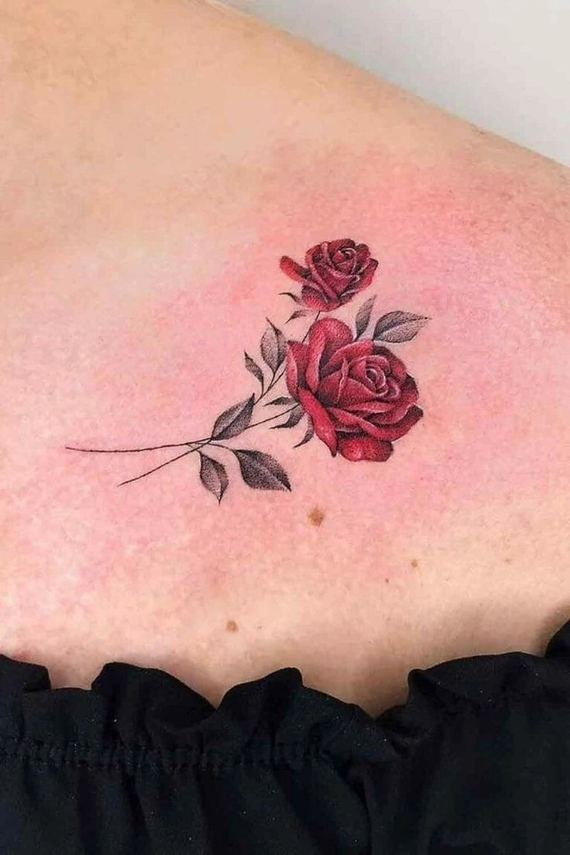 hình xăm hoa hồng nhỏ trên vai