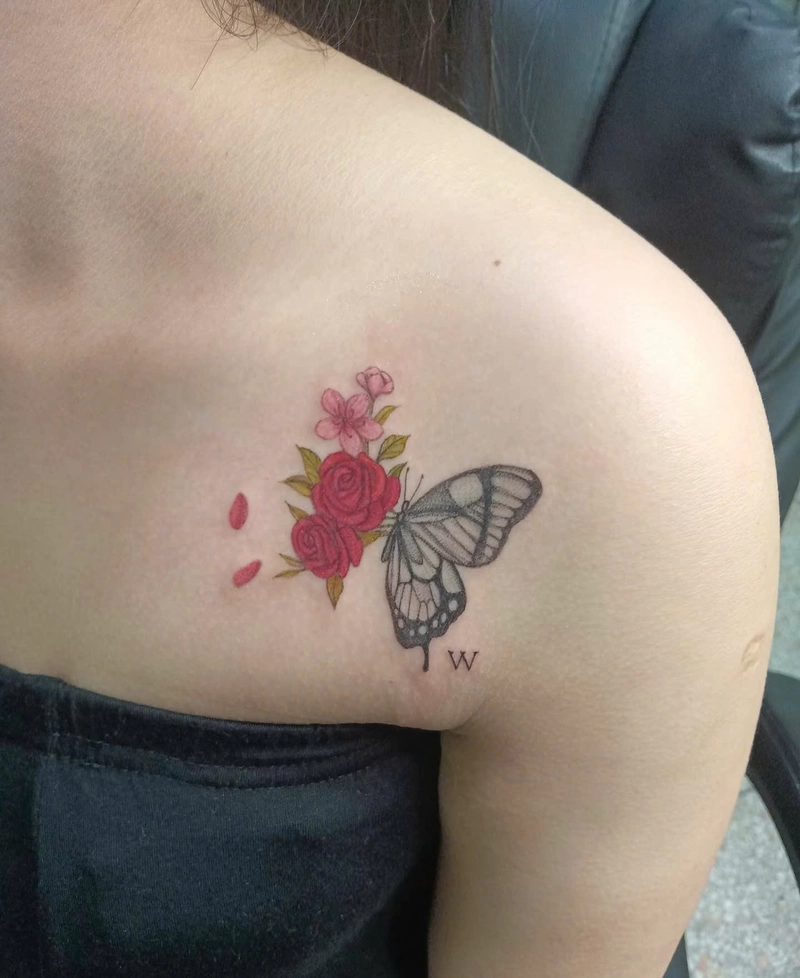 hình xăm hoa hồng và bướm