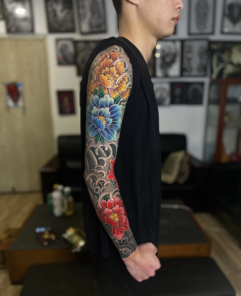 hình xăm hoa mẫu đơn kín tay