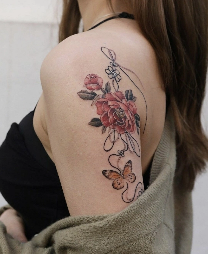 hình xăm hoa mẫu đơn ở vai