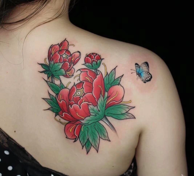 hình xăm hoa mẫu đơn trên vai