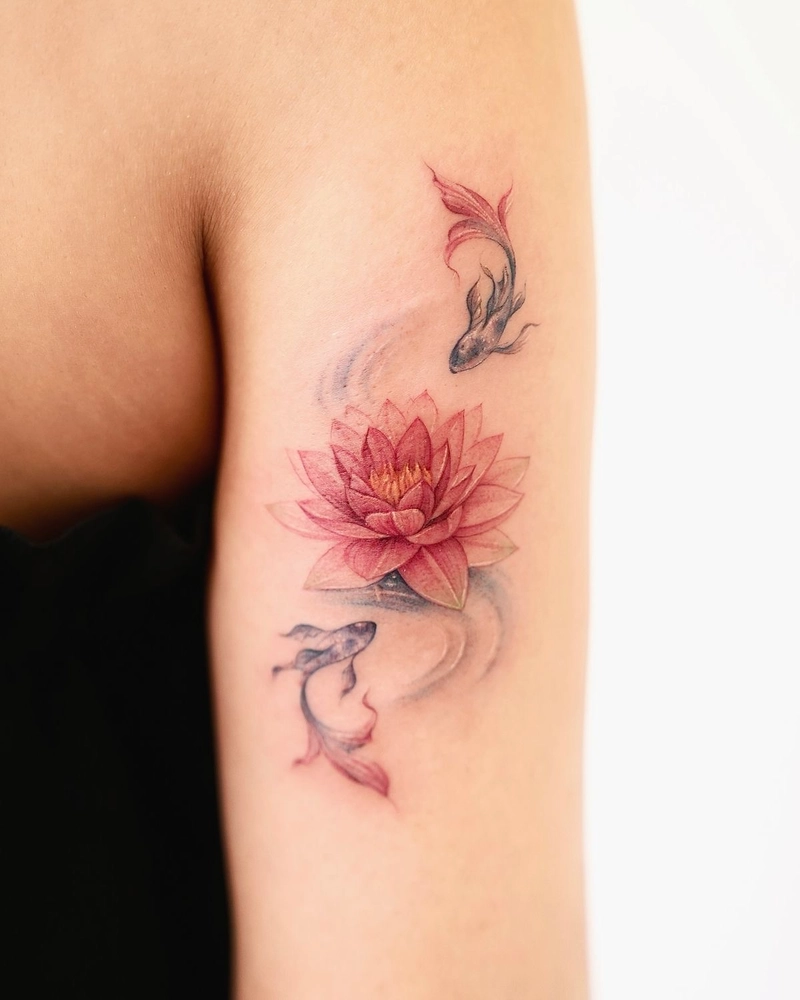 hình xăm hoa sen ở bắp tay