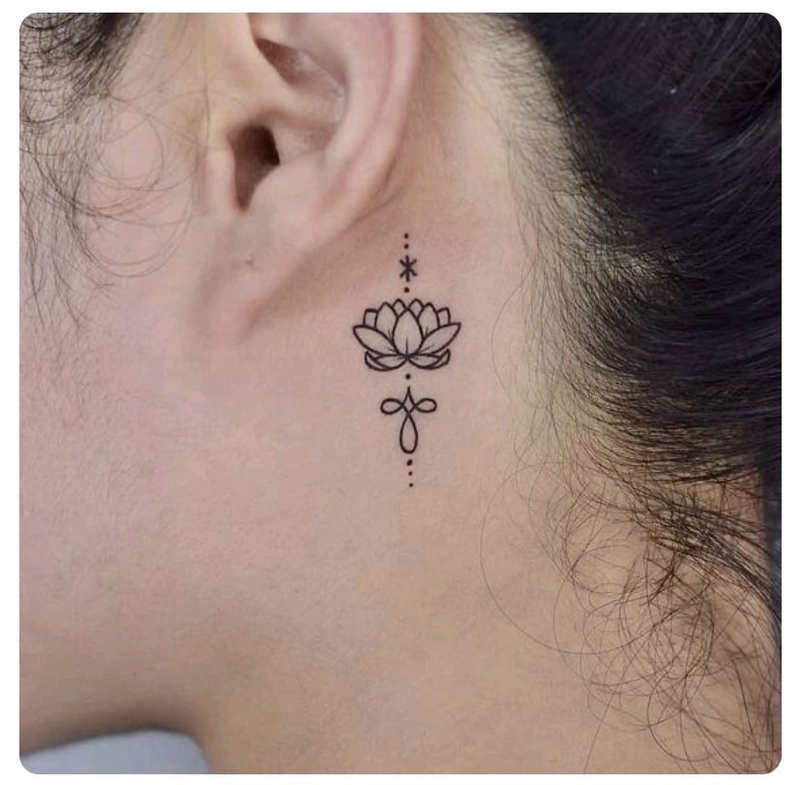 hình xăm hoa sen ở cổ