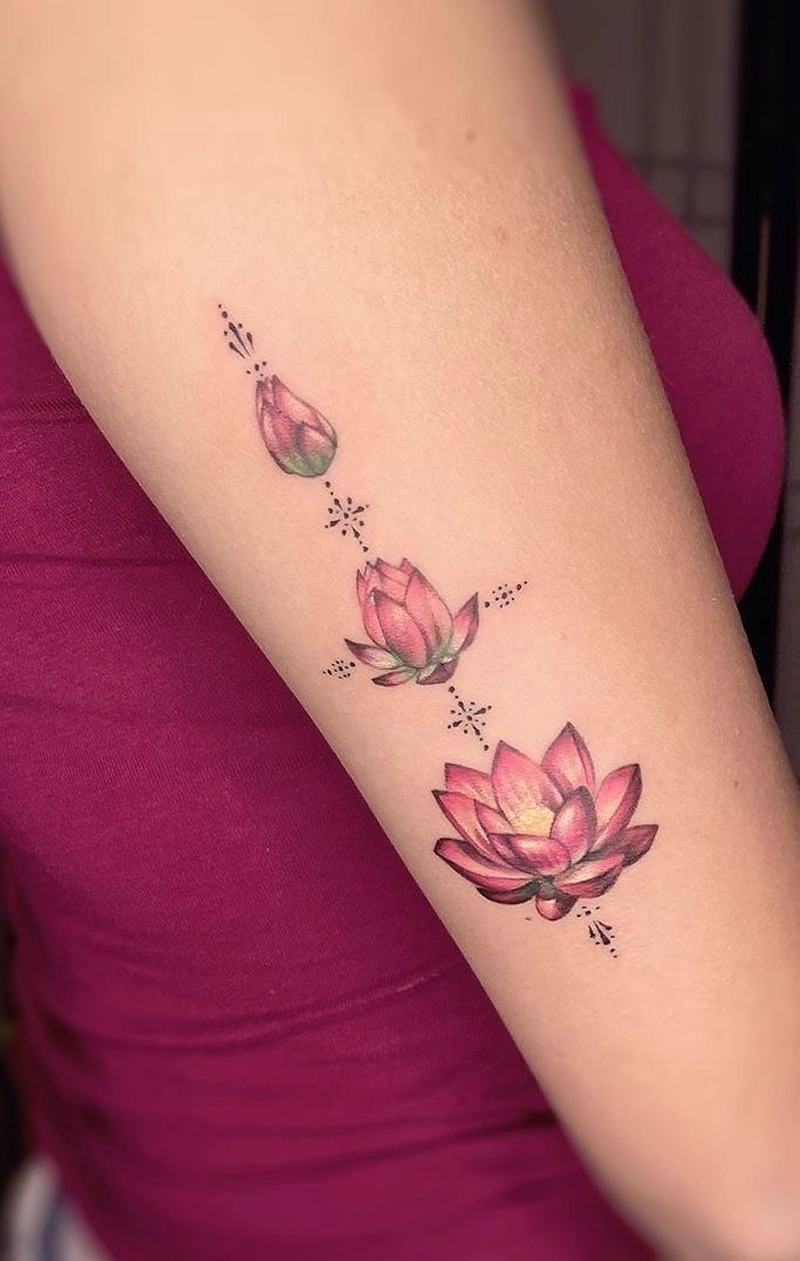 hình xăm hoa sen ở tay