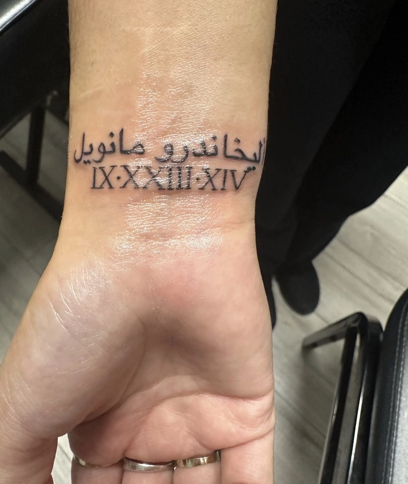 hình xăm la mã ở cổ tay