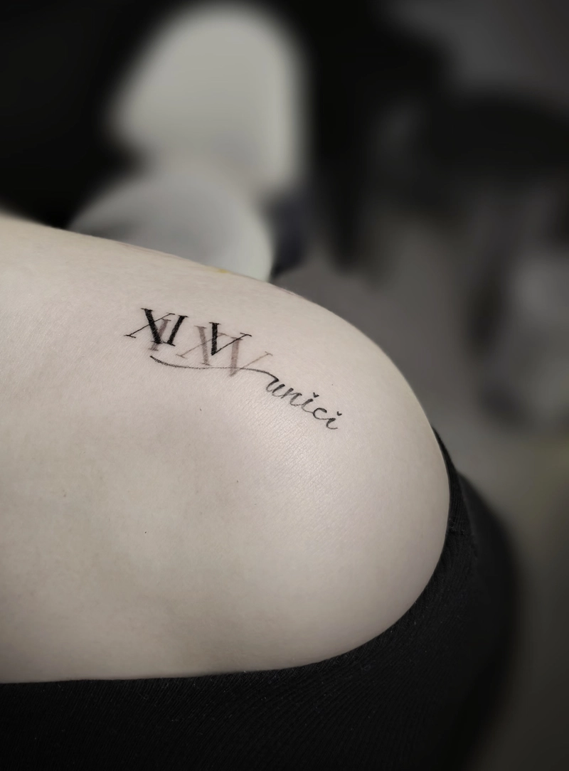 hình xăm la mã ở vai