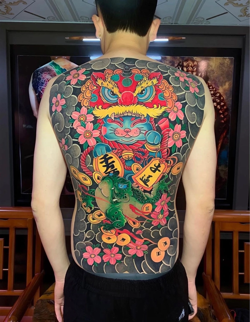 hình xăm mèo thần tài kín lưng