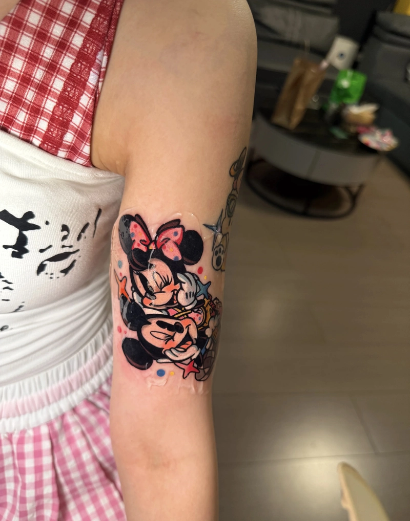 hình xăm mickey cute cho nữ