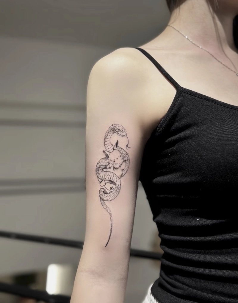 hình xăm rắn đẹp ở bắp tay