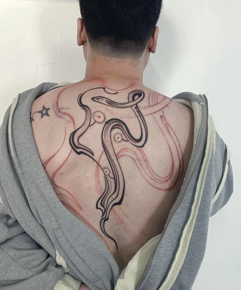 hình xăm rắn trên lưng