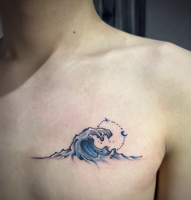 hình xăm sóng nước ở ngực