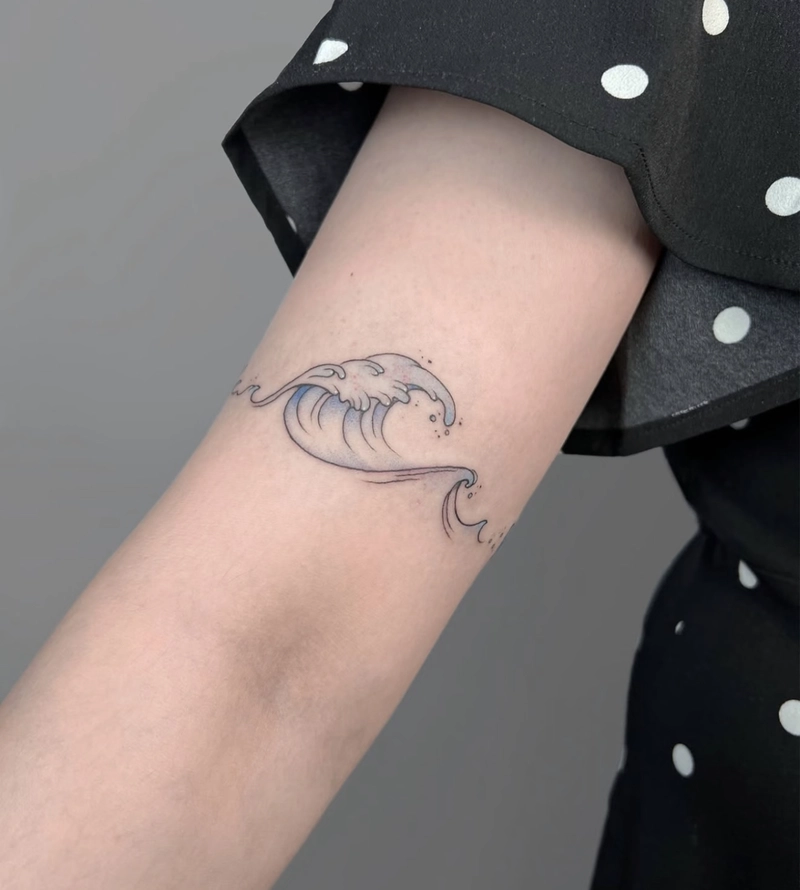 hình xăm sóng nước ở tay