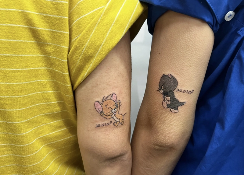 hình xăm tom and jerry đôi