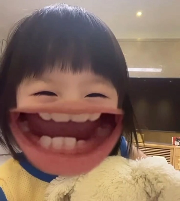meme em bé filter cười