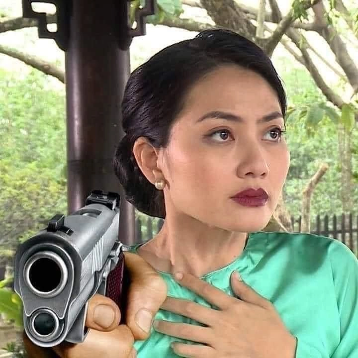 meme hài cầm súng