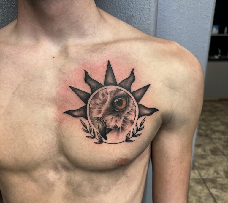 tattoo cú mèo xăm ở ngực