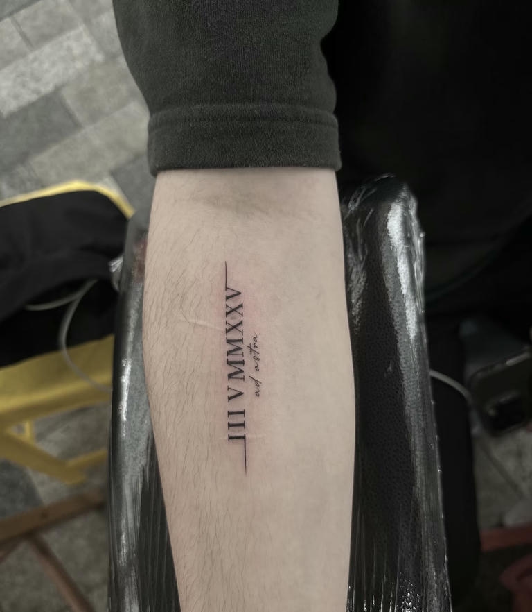 tattoo số la mã đẹp tinh tế nhỏ đơn giản