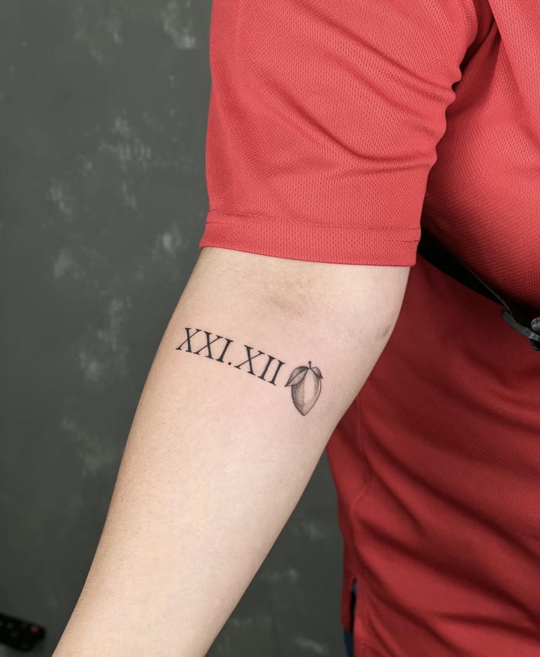xăm hình số la mã cá tính ở tay