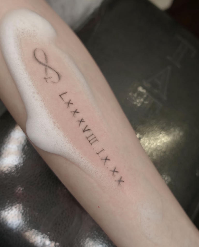 xăm hình số la mã kết hợp vô cực đẹp