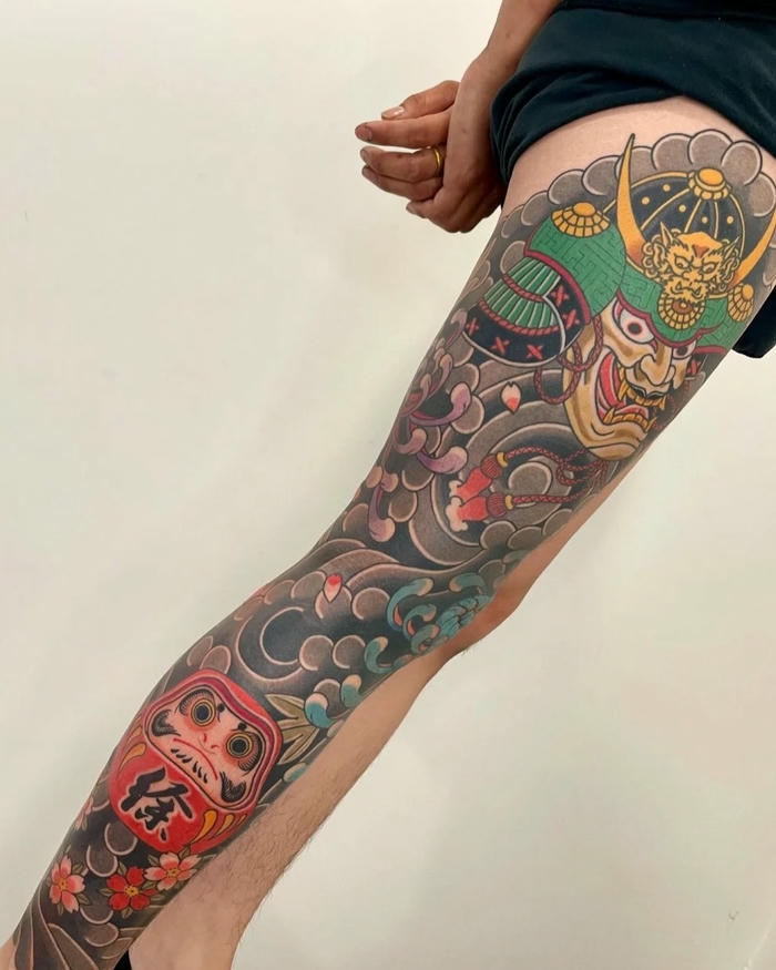 Hình xăm Nhật cổ Daruma kín chân đầy mạnh mẽ