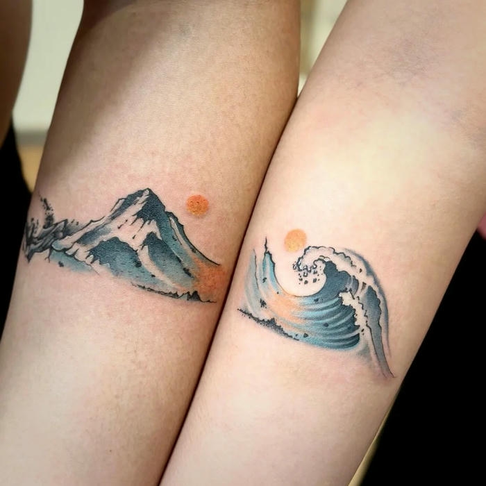 Hình xăm cặp đôi sóng biển và núi non nghệ thuật