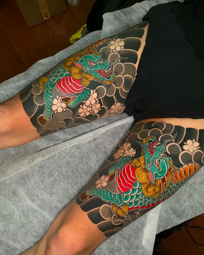 Hình xăm kỳ lân Nhật cổ kín đùi màu sắc đẹp